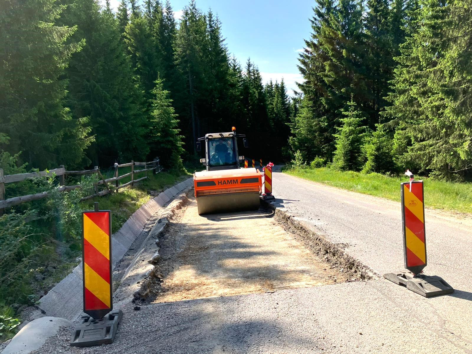 Lucrări de întreținere pe drumul dintre Băișoara și pârtia de schi Buscat