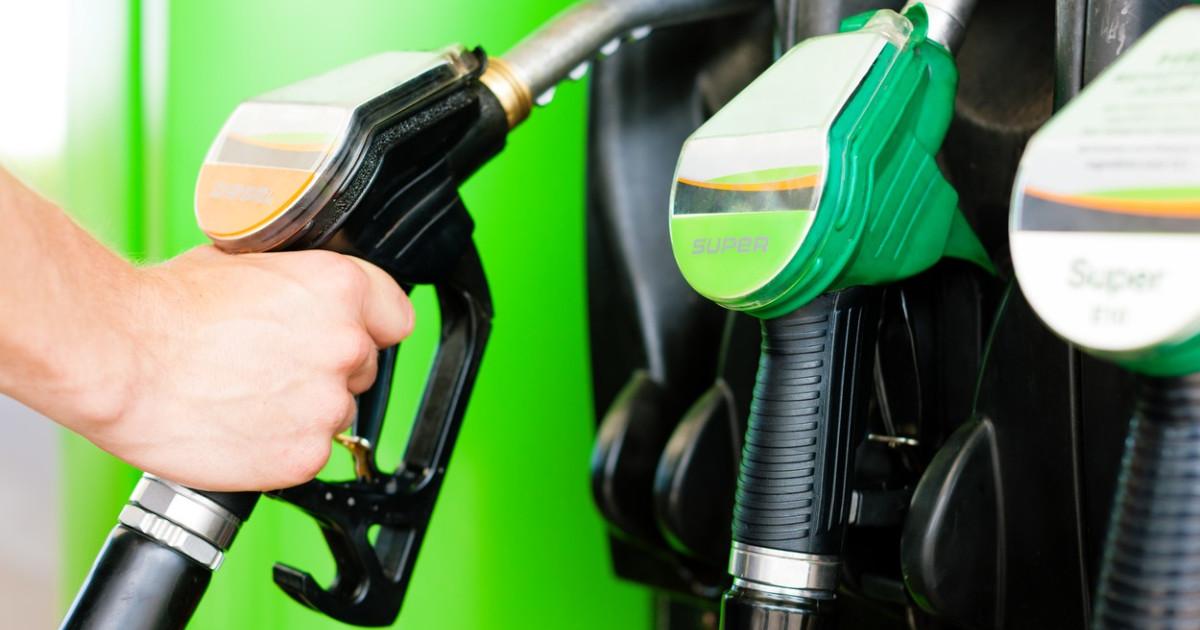 Coaliția de guvernare decide, luni, noi măsuri pentru atenuarea creștelor la carburanți