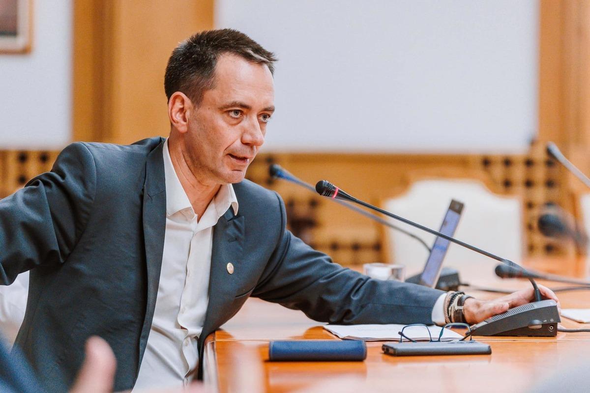 UDMR nu va intra la guvernare și nu va vota Guvernul Veștea: „Nu vrem în aceeași barcă cu POT și SOS”