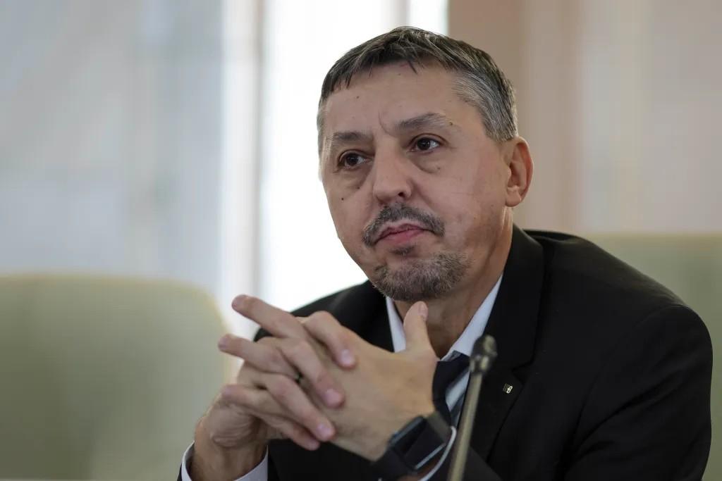 Daniel David, cu demisia pe masă: ”Am cerut ca, indiferent ce măsuri luăm, să nu dăm oameni afară!”