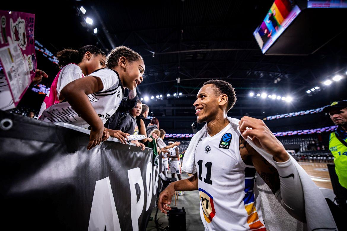 Daron Russell va debuta pentru România în preliminariile Cupei Mondiale