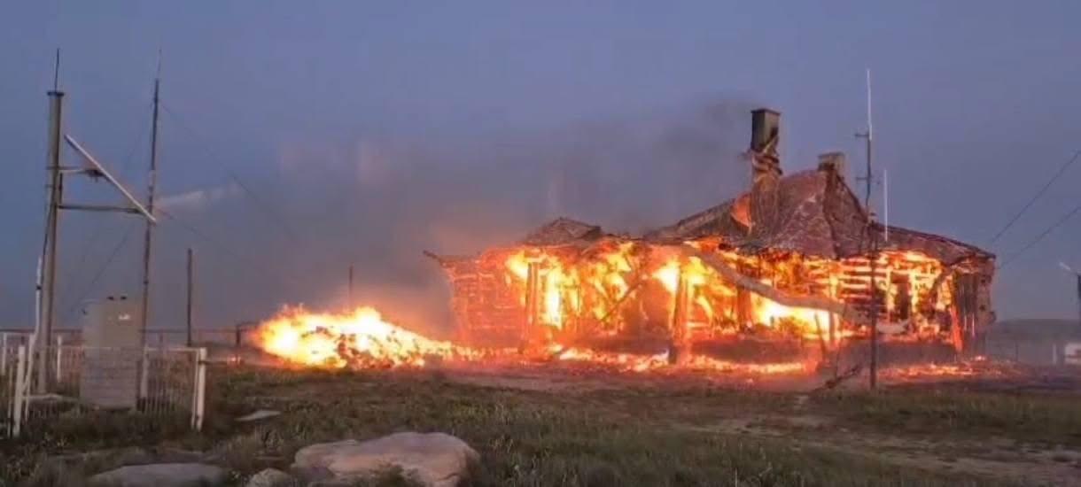 Meteorologii de la staţia de pe Vârful Vlădeasa, distrusă într-un incendiu, vor sta în containere modulare