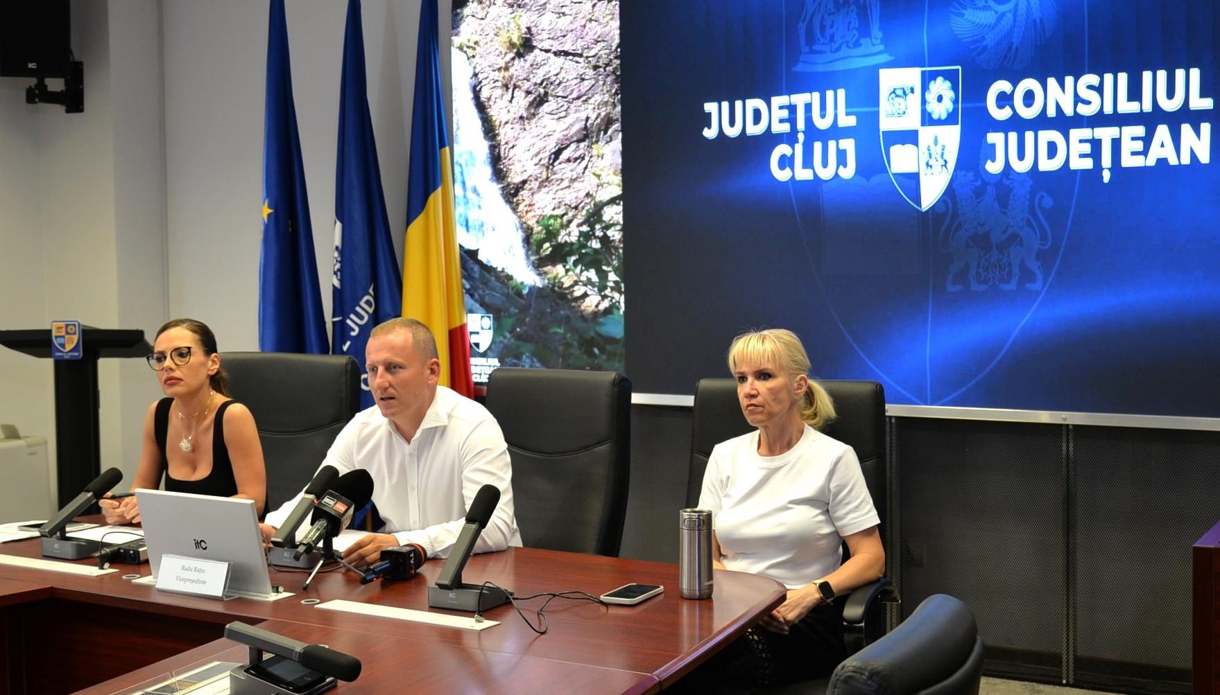 Radu Rațiu, vicepreședintele CJ Cluj: ”Achiziția microbuzelor școlare s-a realizat transparent, în baza unui Ghid de finanțare întocmit de Ministerul Educației”