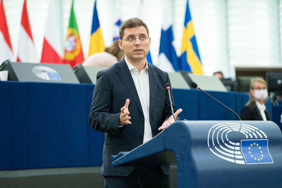 Victor Negrescu: Opt şcoli din România vor beneficia de fonduri europene pentru digitalizare