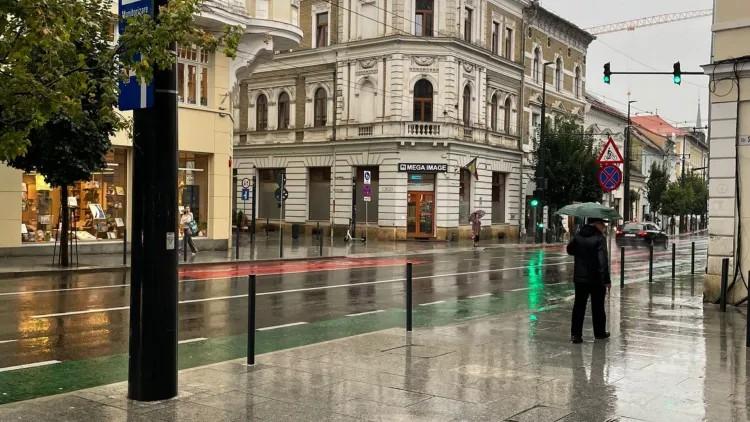 Temperaturile scad și va ploua torențial în mare parte din țară