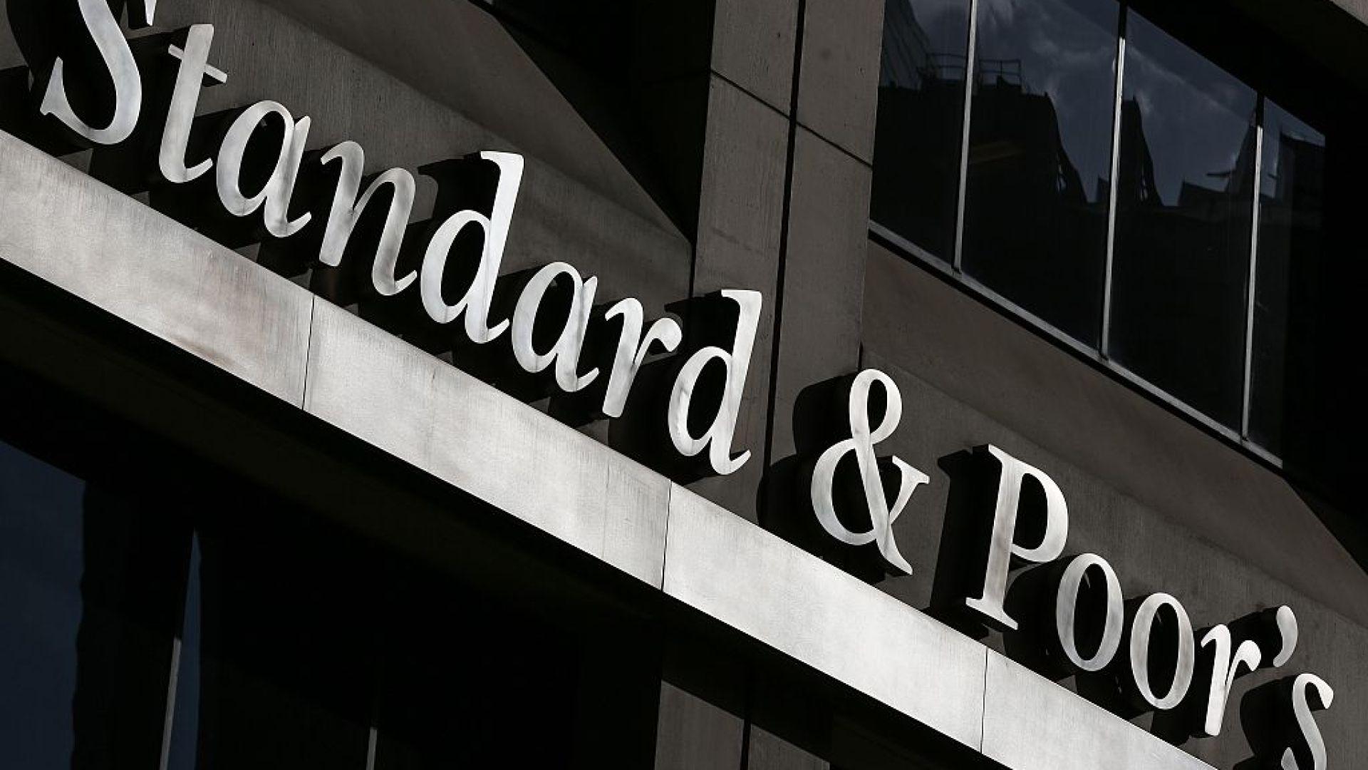 S&P publică vineri raportul privind ratingul suveran al României